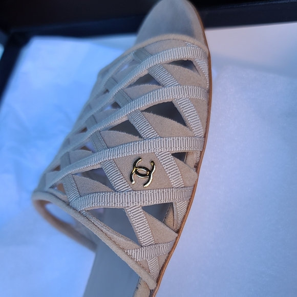 Chanel Slides, NIB size 39, current season! - Picture 2 of 8